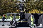 Ibrahimovic develó su estatua en Malmo Suecia