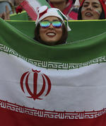Sin embargo, hoy las mujeres iraníes rompieron un tabú con su entrada al estadio Azadi de Teherán.