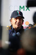 Emerson Fittipaldi, convivió con los pilotos y dio entrevistas ante los medios de comunicación.