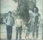 Bertha Valdez de Romero con sus hijos Sergio, Mariano y Ana Bertha en 1971.