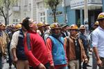 La capital de Bolivia inicia la semana en medio de fuertes protestas de dos bandos opuestos.
