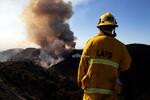 Getty fire in Los Angeles

Los Angeles (United States), 28/10/2019.- A firefighter looks at the Getty Fire spreading in the hills behind the Getty Center in Los Angeles, California, USA, 28 October 2019. More than 500 acres were burnt due to the Getty fire along the 405 Freeway. Some 10 thousand are under mandatory evacuation orders. (Incendio, Estados Unidos) EFE/EPA/ETIENNE LAURENT
CYA Incendios CALIFORNIA LOS ANGELES USA FIRE United States