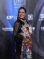 La cantante mexicana Lila Downs posa en la alfombra roja de los premios 'Las Lunas del Auditorio 2019'.