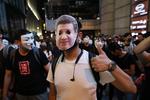 Convocaron una mega manifestación en la noche de Halloween, con disfraces, máscaras y maquillaje.