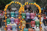 Aspectos del Mega desfile de Día de Muertos de la Ciudad de México, que inició en la Estela de Luz sobre Paseo de la Reforma y llegó al Zócalo capitalino.