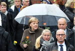 'Demasiada gente fue víctima de la dictadura del SED' (siglas en alemán del Partido Socialista Unificado de Alemania, el gobernante en la extinta República Democrática Alemana), declaró Merkel en un acto en la capital alemana.