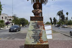 Sobre importantes vialidades. En el municipio de Torreón, una de las esculturas de Francisco Villa se encuentra en el cruce del periférico con la carretera Torreón-Matamoros y cientos de automovilistas la observan durante sus recorridos.