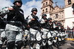 El desfile estuvo compuesto por siete bloques que durante el mediodía participaron en la exhibición que se replicó en buena parte del país, incluyendo a la Ciudad de México en donde encabezó el Presidente de la República.