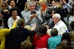 El Papa Francisco estuvo en la ceremonia y saludó a los asistentes.
