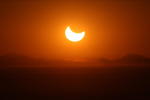 Este tipo de eclipse ocurre cada uno o dos años, pero solo son visibles desde una estrecha franja de la Tierra.