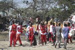 El atentado tuvo lugar a las 8:00 hora local (5.00 GMT) cuando un presunto suicida hizo estallar una especie de miniván cerca de una oficina de impuestos, en el puesto de control utilizado por los vehículos que salen y entran a Mogadiscio desde la ciudad de Afgoye.