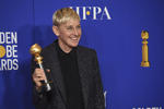 La comediante, actriz, productora y conductora Ellen DeGeneres es reconocida con el galardón de 'Carol Burnett' por su trayectoria como activista y primera celebridad en abrir abiertamente sobre los derechos de la comunidad LGBT+.