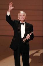 Fue galardonado en 1996 con un Oscar honorífico por sus 50 años de dedicación a la industria del cine.