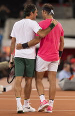 Los tenistas Roger Federer y Rafaél Nadal jugaron un duelo de exhibición en beneficio por África donde participó Bill Gates