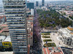 Miles de mujeres marchan del Monumento a la Revolución rumbo al Zócalo capitalino en el marco del Día de la Mujer, el domingo 8 de marzo de 2020. Sobre paseo de la Reforma, algunos monumentos fueron vandalizados durante el evento.