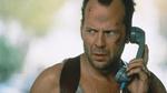 8. Die Hard
John McClane, policía de Nueva York, llega a Los Ángeles para celebrar la Navidad, pero se ve envuelto en una lucha contra un grupo de malhechores que toman de rehén a su esposa en un rascacielos, el Nakatomi Plaza.