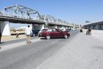 Los filtros de revisión generaron largas filas de automóviles y camiones que buscaban cruzar a Torreón.