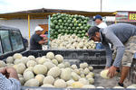 La epidemia del COVID-19 afecta la venta del melón y la sandía en Matamoros, aún cuando se han tomado medidas sanitarias como la sana distancia.