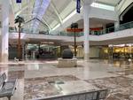 Los centros comerciales también han experimentado golpes duros en sus ventas, pues la afluencia de clientes ha bajado considerablemente.