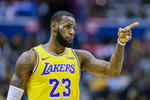 A partir del quinto lugar, aparecen las estrellas de la NBA, con LeBron James, de los Lakers de Los Ángeles, el primero en aparecer, con 88.2 millones de dólares en ganancias.