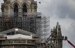 Notre Dame sigue de pie.