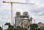 Notre Dame sigue de pie.