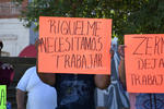 Con lonas y pancartas, llamaron al Municipio de Torreón y al Gobierno de Coahuila a que les permitan reabrir.