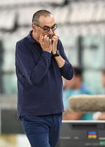 El equipo del técnico portugués Paulo Fonseca ganó 2-1 al Fiorentina con dos penaltis marcados por el francés Jordan Veretout, ex del cuadro toscano, y encadenó su sexto partido sin conocer la derrota, con cinco victorias y un empate.