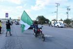 Aficionado realizan caravana vehicular para apoyar a Santos Laguna


 Guerreros, Afición