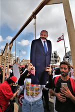 La detonación del pasado martes ha encendido de nuevo la indignación de la población libanesa, que en octubre pasado salió a las calles para protestar contra la clase dirigente del país.