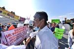 Manifestantes a favor y en contra de AMLO en Torreón