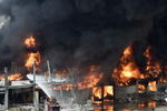 Gran incendio en puerto de Beirut a un mes de una explosión