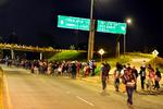 Migrantes de Honduras comienzan su andar rumbo a EUA pese al COVID-19
