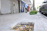 Desnivel. El piso 'levantado' es como describen los ciudadanos las banquetas del primer cuadro de Torreón.