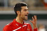 El serbio Novak Djokovic, número 1 del mundo, evitó la remontada en semifinales de Roland Garros del griego Stefanos Tsitispas, que tras perder las dos primeras mangas forzó una quinta, antes de inclinarse por 6-3, 6-2, 5-7, 4-6 y 6-1 en 3 horas y 54 minutos