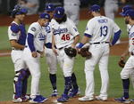 Julio Urías y Víctor González le dan la Serie Mundial a los Dodgers
