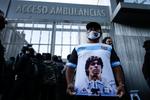 El exjugador argentino será operado por un coágulo en la cabeza