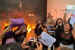 Grupos protestan por feminicidios en Cancún