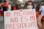 Entre protestas, Manuel Merino jura como presidente de Perú