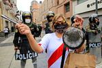 Entre protestas, Manuel Merino jura como presidente de Perú