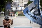 El exfutbolista argentino está siendo velado públicamente en la Casa Rosada de Argentina