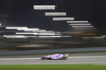 Checo Pérez abandona el GP de Bahréin tras incendiarse su monoplaza