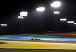 Checo Pérez abandona el GP de Bahréin tras incendiarse su monoplaza