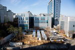 Construyen refugios temporales para pacientes COVID en Corea del Sur