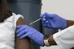 Inicia vacunación contra COVID-19 en Estados Unidos