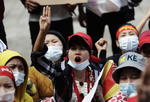 Protestan contra el golpe militar en Myanmar