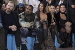 Esa petición, registrada en el Tribunal Superior de Los Ángeles, confirma los rumores que desde hace meses indicaban que la pareja estudiaba una separación formal después de numerosos desencuentros., Kim Kardashian pide el divorcio a Kanye West