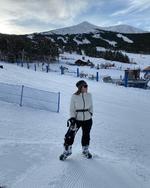 Además de que en su cuenta de Instagram, Emma presumía sus escapadas vacacionales en medio de un paisaje invernal en Denver, Colorado durante enero del 2020. 