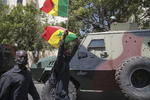 Liberan a líder opositor de Senegal, pero persisten protestas
