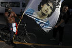 Fanáticos marchan en Buenos Aires por justicia ante muerte de Maradona